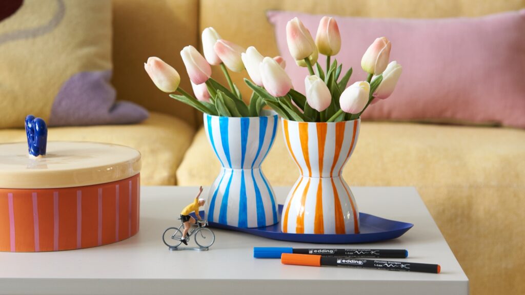 Vase DIY avec 2 tasses peintes et collées / Edding