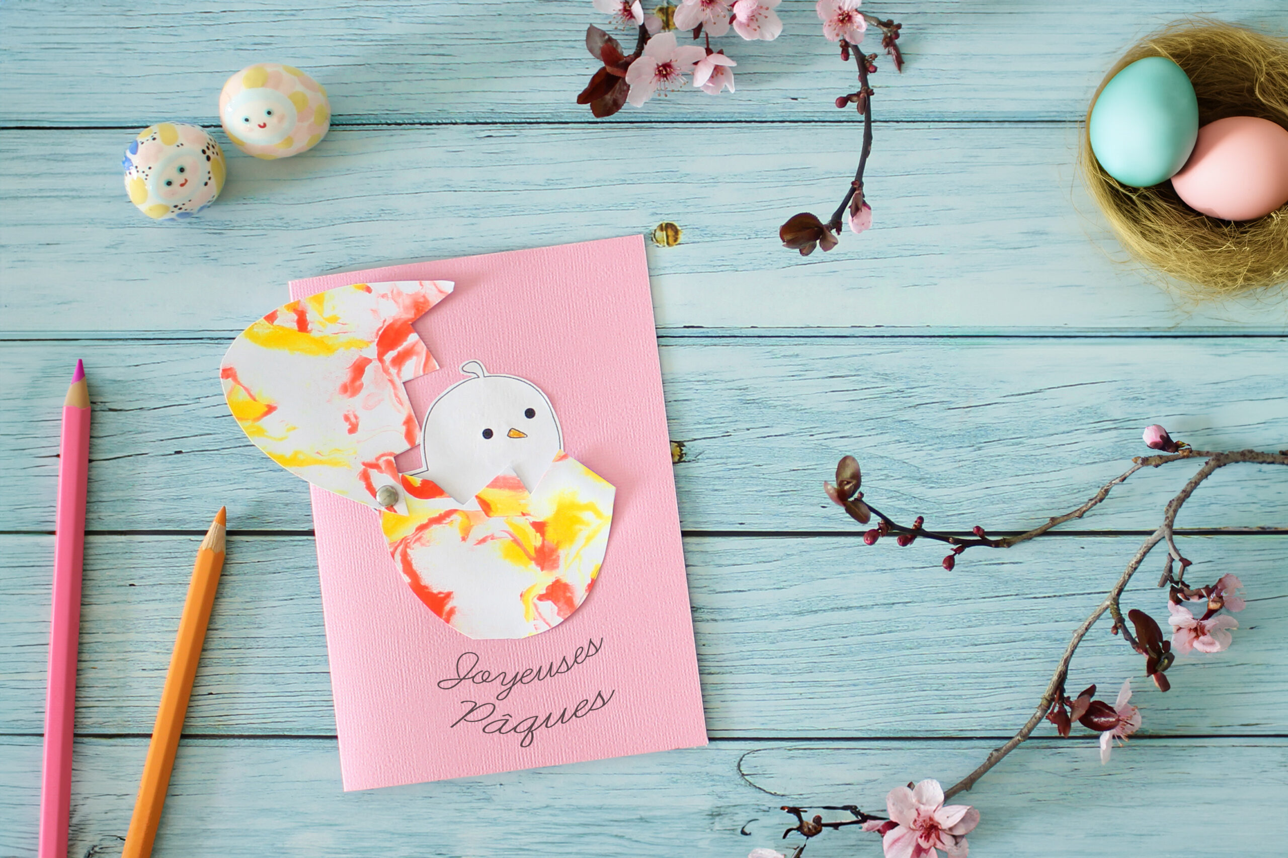 DIY de Pâques : fabriquer une carte en papier marbré